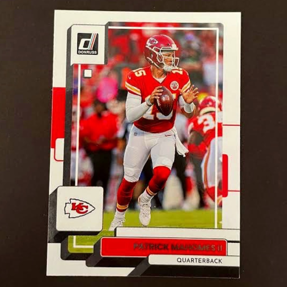 Patrick Mahomes II: Kansas City Chiefs, Quarterback 2022 Panini Donruss #275